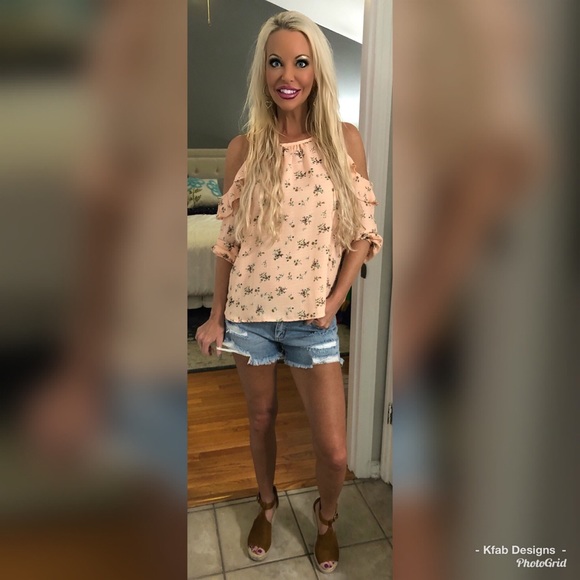 LAST 1! 💕Soft Peach Floral Cold Shoulder Blouse! - Picture 4 of 4
